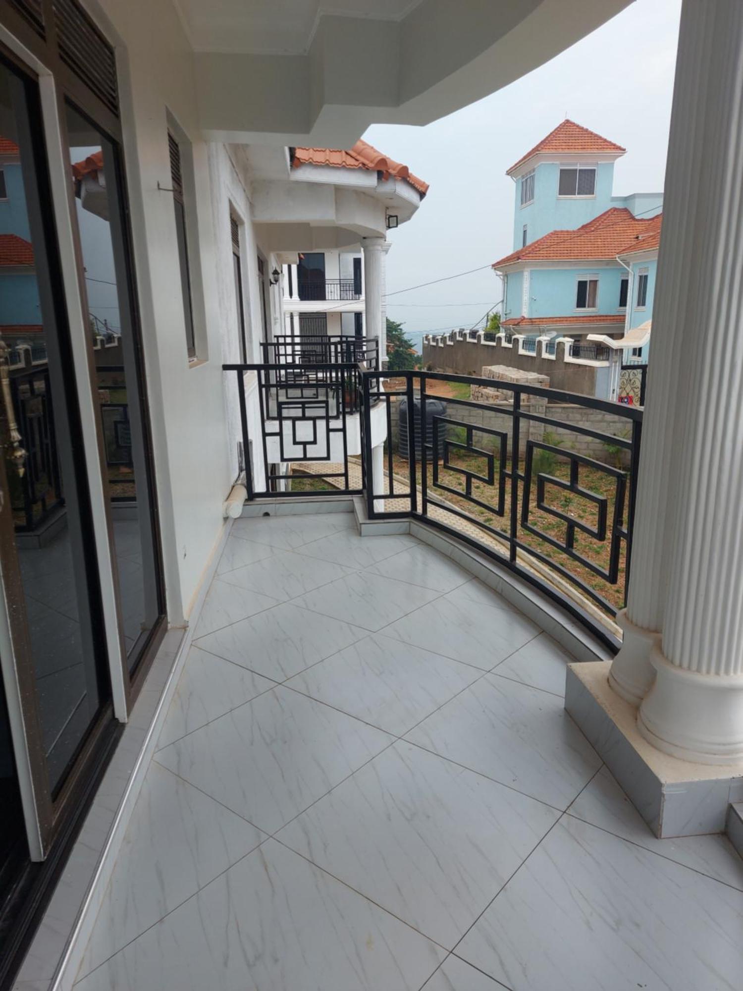 Beautiful 2-Bed Apartment In Akright City Bwebajja Namulanda Exterior photo